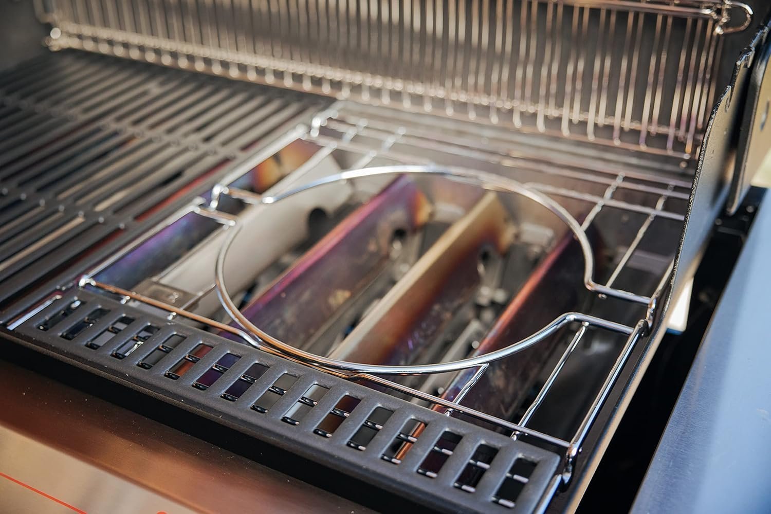 Weber Genesis E-435 Gas Grill - Image 3