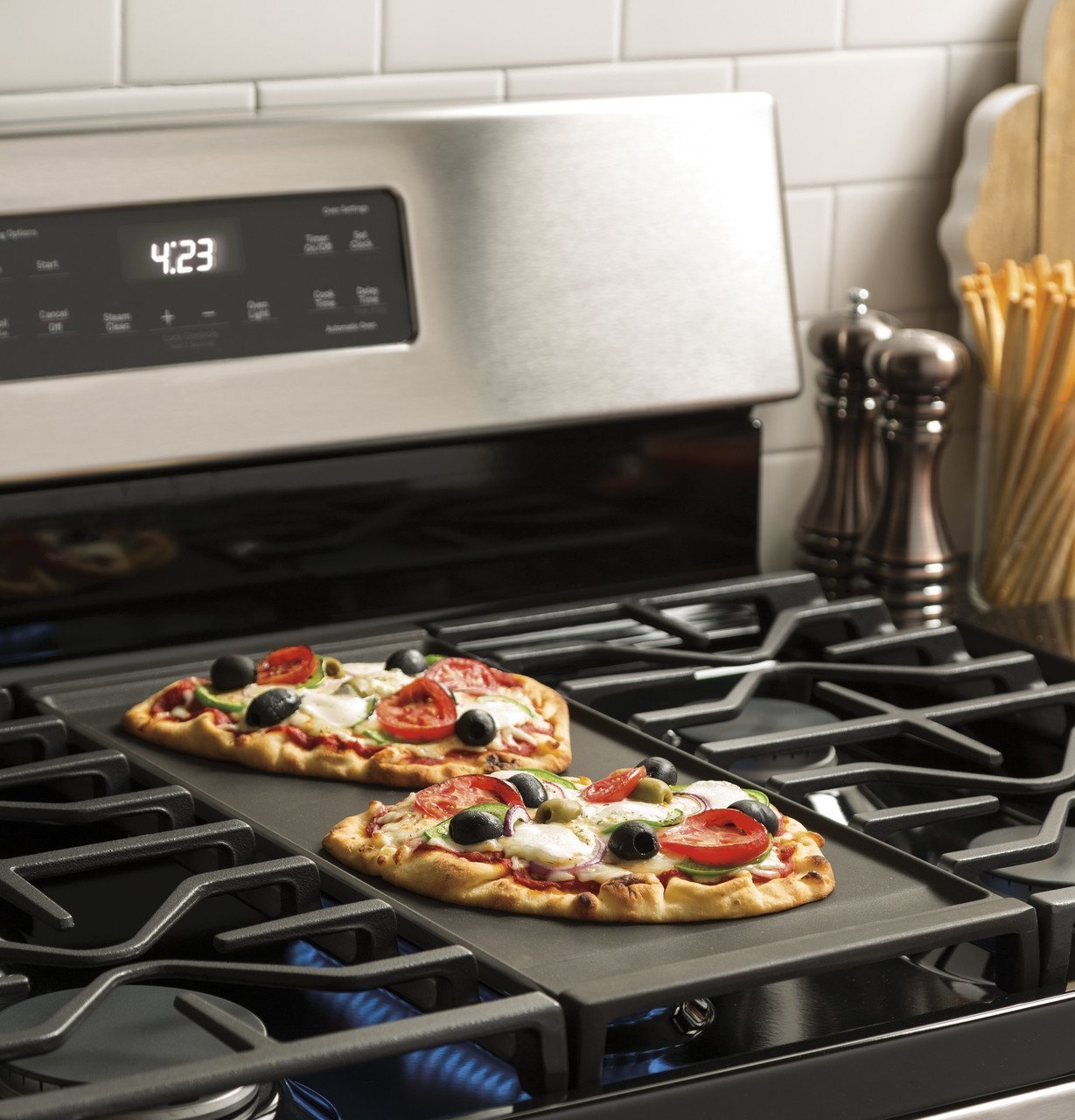 GE 30″ Freestanding Gas Range - Image 8