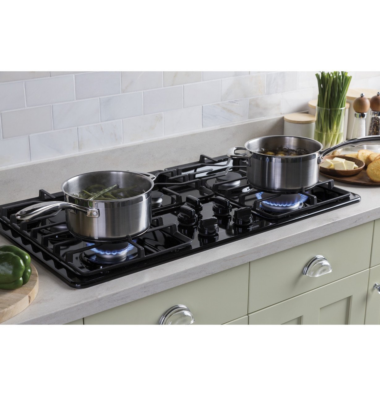 GE 36″ Built-in Gas Cooktop JGP3036DLBB - Image 2
